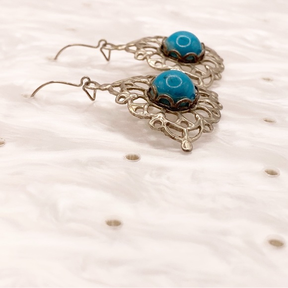 Vintage faux turquoise cabochon open work silver tone triangular earrings - Picture 7 of 8